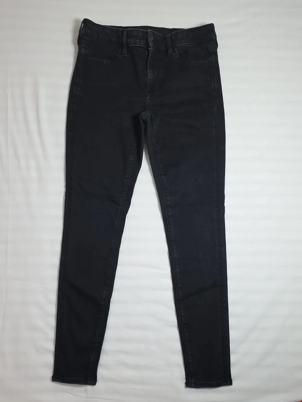 0790 American Eagle Outfitters Black High-Rise Skinny Jeans; 6
